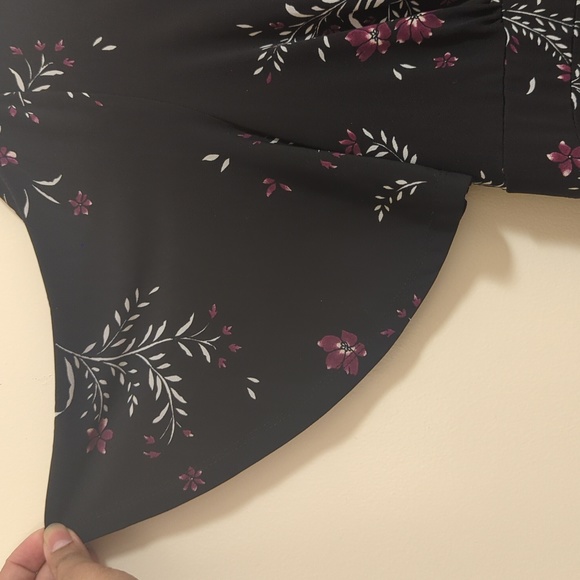 Torrid Studio Knit V-Neck Flutter Sleeve Peplum Top Size 00 in Black/Purple - Picture 7 of 8